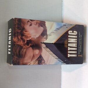 Paramount Titanic (1997) Box Set of 2 VHS Tapes